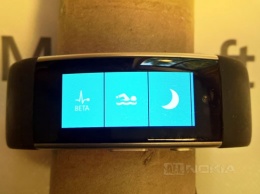 Отмененный Microsoft Band 3 появился на фото