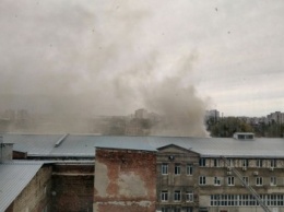 В Харькове горит подпольный цех по пошиву одежды (ФОТО)