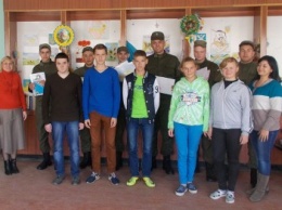 Школьники Славянска поблагодарили гвардейцев за надежную оборону города