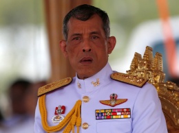 Парламент Таиланда завершил собрание без приглашения наследника занять трон