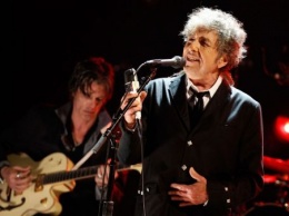 Икона рок-музыки Боб Дилан получил Нобелевскую премию по литературе