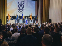 "Азов" обзавелся собственной партией: На первом съезде славили тысячелетнюю историю укров