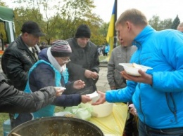 На День защитника Украины краматорчан вкусно кормили