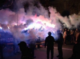Участники "Марша нации" в Киеве зажгли файеры, за порядком следит полиция (видео)