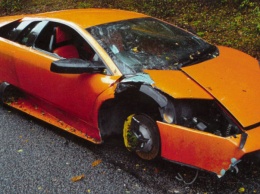 Не упади со стула: цена ремонта Lamborghini после удара об дерево