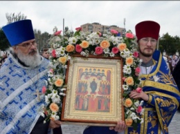 В праздник Покрова Пресвятой Богородицы криворожане поклонились большой православной святыне (ФОТО)