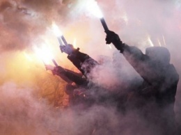 Мариупольцы прошлись по Киеву с факелами и фаерами (ФОТО)