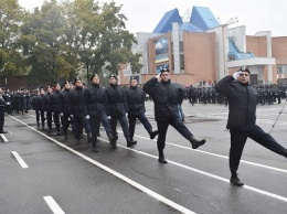 Присягу работников полиции приняли 250 курсантов ДГУВД