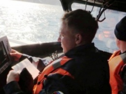 Крымские спасатели устанавливают точные координаты затонувшего плавкрана