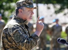 Порошенко: С конца октября армия становится контрактной