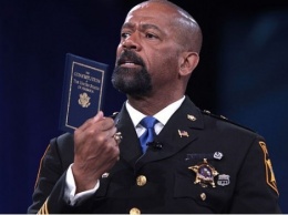Один из лучших шерифов в США призвал к бунту против властей