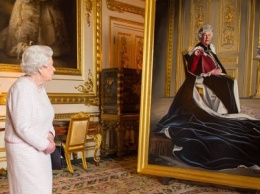 Представлен новый портрет королевы Елизаветы II к юбилею сотрудничества с Красным Крестом