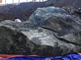 В Мьянме нашли нефритовую глыбу весом 175 тонн