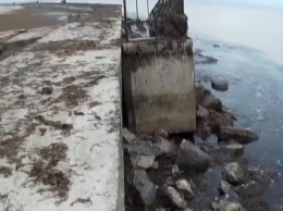 В Геническе во время шторма возник риск подтопления жилых домов (ФОТО, ВИДЕО)