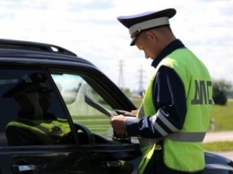 Водителям в Украине запретят покидать автомобиль при остановке полицейским