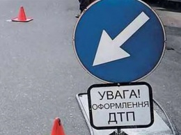 В протестующих на Героев Днепра въехал автомобиль