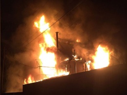 Смартфон Samsung Galaxy стал причиной пожара, который уничтожил трехэтажный дом в Подмосковье