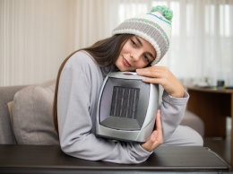 Тысячи киевлян жалуются на дикий холод в квартирах. В мэрии говорят, что подключили к теплу 93% домов