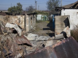 Четыре частных дома попали под обстрел вражеской артиллерии возле КПВВ Гнутово (ФОТО)