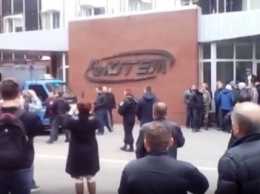 Под Киевом во время рейдерского захвата задержаны 50 мужчин (ВИДЕО)