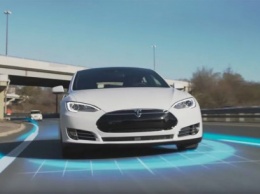 Tesla оборудует автомобили независимым автопилотом