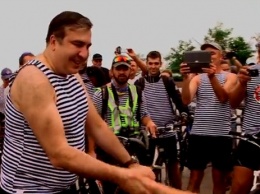 В одесском "веломарафоне в тельняжках" принял участие Саакашвили (ВИДЕО)