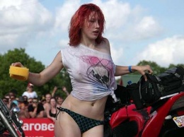 Победительница эротического байк-шоу насмерть разбилась на мотоцикле в Хабаровске