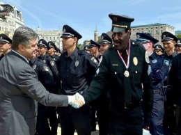 Сеть "взорвали" фотожабы на новую патрульную полицию (ФОТО)