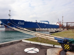 В Одесском порту выгружают танкер с азербайджанской нефтью