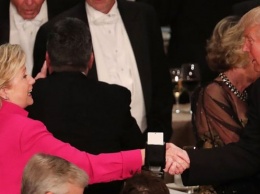 Трамп и Клинтон высмеяли друг друга на благотворительном ужине