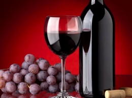 Ученые: Красное вино полезно для женщин с СПКЯ