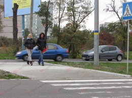 В Бердянске восстанавливают пешеходные переходы через Мелитопольское шоссе