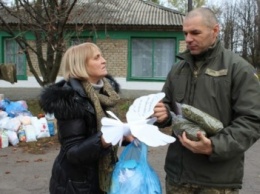 В Северодонецк доставили гуманитарную помощь украинские военные
