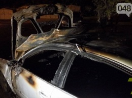 Начальнику одесской налоговой ночью спалили авто (ФОТО)