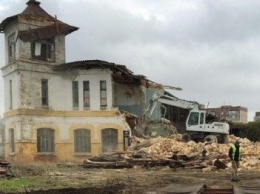 В Одессе на Фонтане разрушили старинный особняк Тиля (ФОТО)