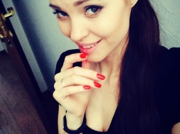 Девушка из Новосибирска поражает своим сходством с Анджелиной Джоли