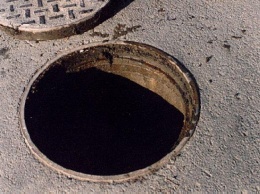 Воры стащили еще десять канализационных люков в Николаеве