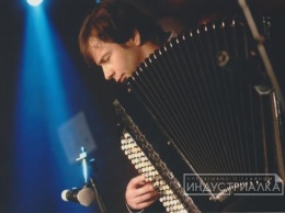 На концерте в Запорожье известный аккордеонист обещает зрителям сеанс лечения