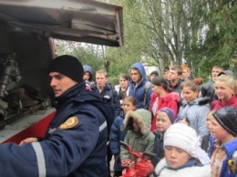 Каланчацкие спасатели учили детей правилам безопасности (фото)