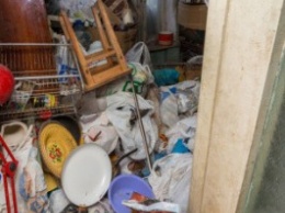 Украинка около 20 лет собирала мусор в своей однокомнатной квартире