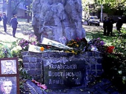 В Харькове неизвестные повредили памятник воинам УПА