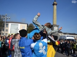 Легкоатлетическую эстафету в Каменском посвятили Дню освобождения города