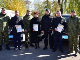 «Правопорядок» в действии: мэр Мирнограда передал полицейским служебные автомобили