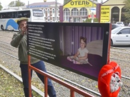 В Одессе на месте гибели девочки установили памятный знак и ограждение (ФОТО)