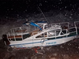 На ЮБК шторм выкинул на берег очередную яхту