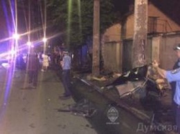 ДТП в Одессе: угнанный ВАЗ разорвало на части - угонщик погиб. ФОТО+видео