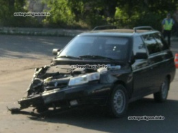 ДТП в Лисичанске: ГАЗ-66 протаранил ВАЗ-2111 и опрокинулся в кювет. ФОТО