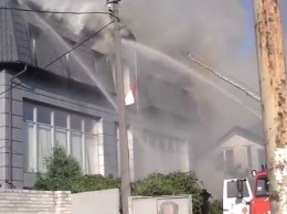 В Киеве загорелось здание посольства Республики Йемен