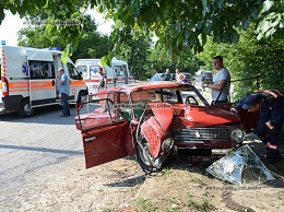 ДТП в Николаеве: ВАЗ сбил пешехода и врезался в столб. ФОТО