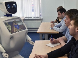 В Калининграде студенты прослушали лекцию робота Алантима